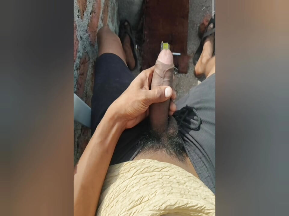 FOFA NUDES GAROTO SOLO EM ÁREA ABERTA