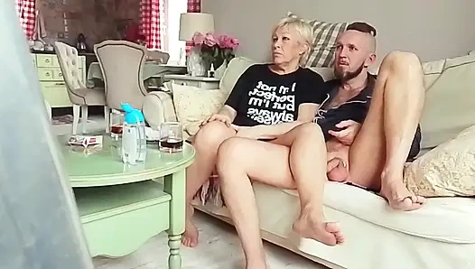 Ibu tiriku suka ngentot sampai belepotan