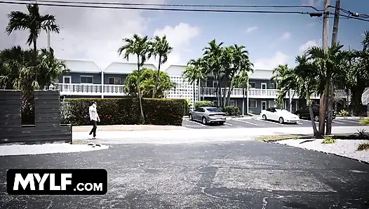 Stepson's sest friend plows Blaten Lee's milf pussy balls deep and tries to impregnate her