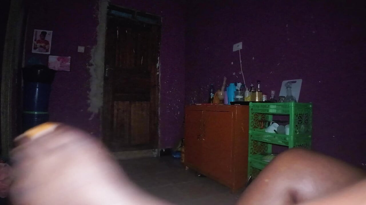 O femeie matură neagră cu piele neagră vrea niște pulă bif