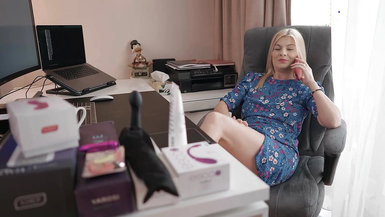 Foot Fetish, Hand Jobs, Lingerie and Dildo Games with Jasmin La Rouge