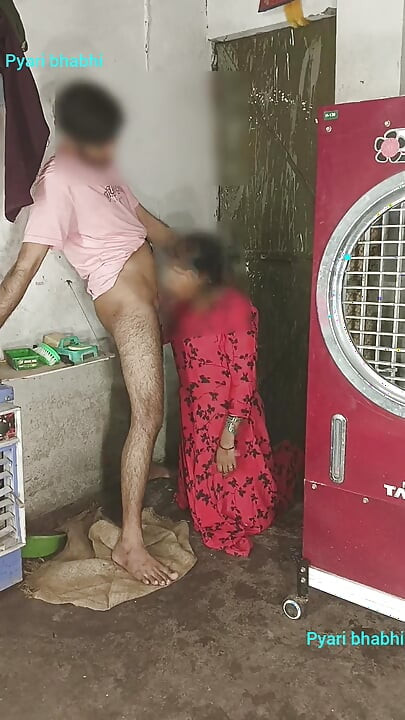 Røv fisse kneppe pik sutter fisse sutter bryster suger mælk fra brystet og sidder på pikken i doggy style og ligger lige på hindi lyd