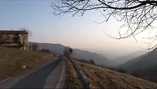 Kıllı kadın amında büyük penisi seviyor