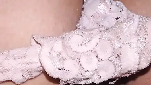 Bernyanyi keras dengan latina