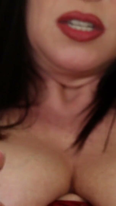 Mature Milf dachte Sie ist alleine | Clip 1