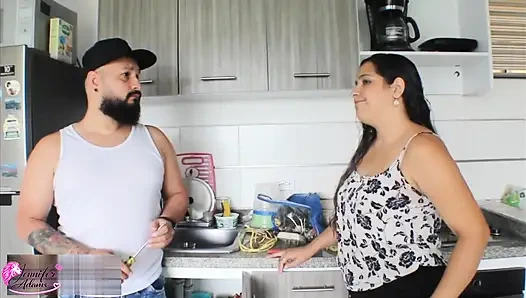 My boyfriend is unfaithful so I take advantage of the plumber's service to fuck him and do the same to him - Porno En Español