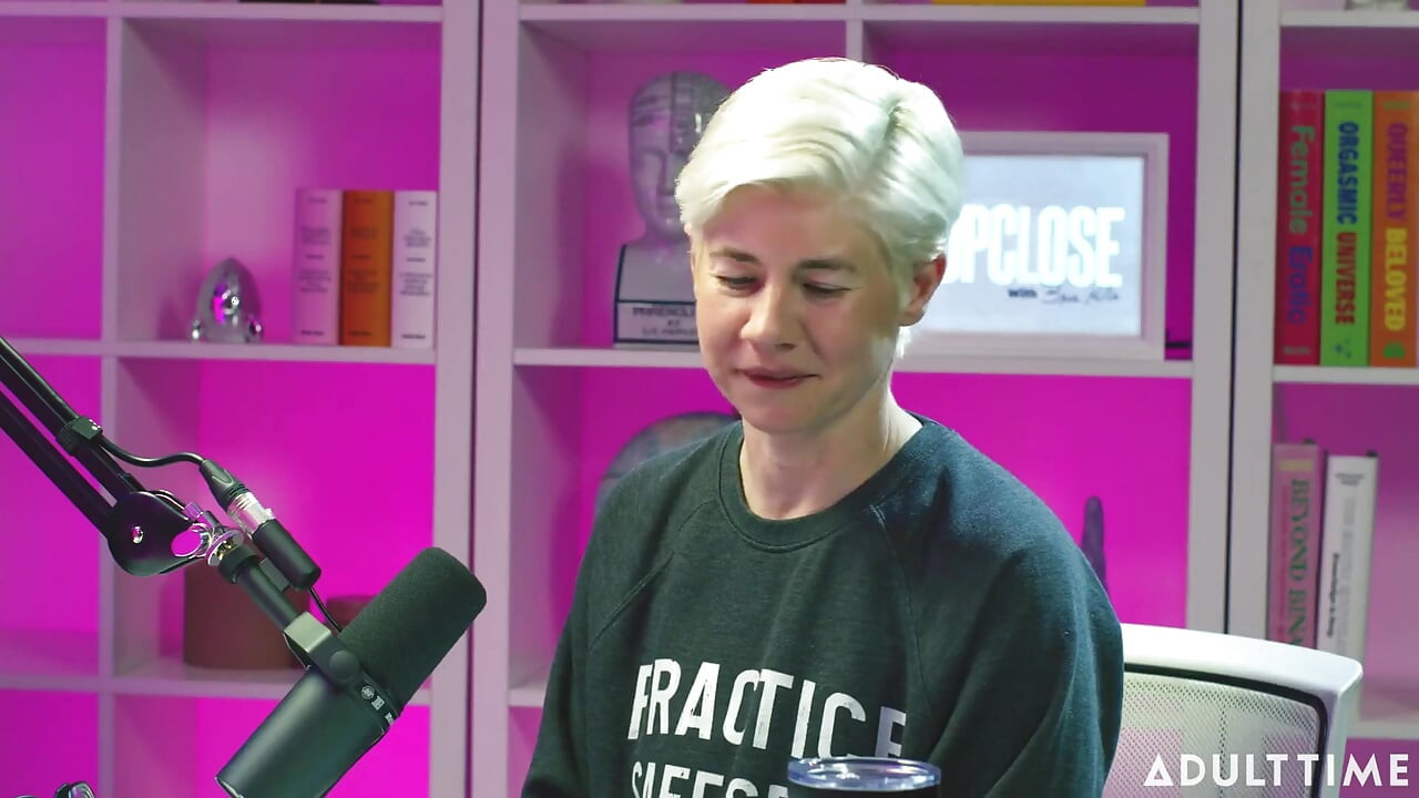 Blake Blossom: drolja za mozak, facetune, i futanari podcast za odrasle