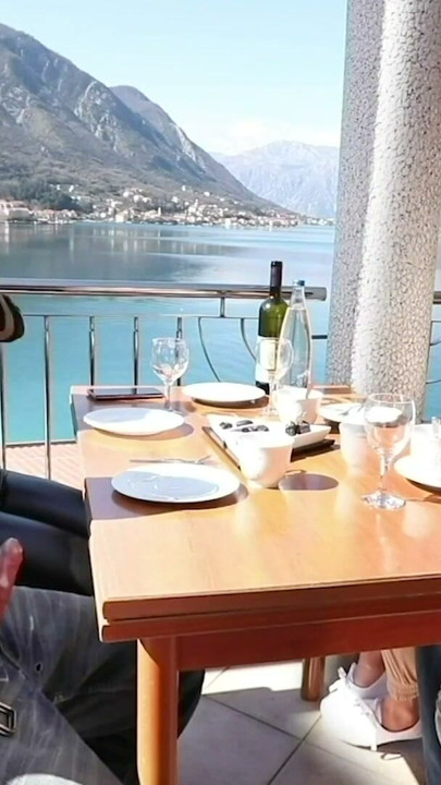 Javni ekstrem! Jebana usred restorana | Isječak 1