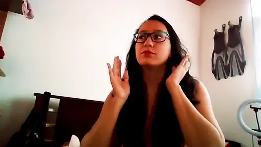 College-mädchen wird von ihrer mitbewohnerin gefickt