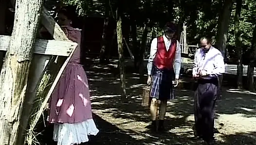 Пухлая французская фермерская девушка наслаждается грязным гэнгбэнг-экшеном