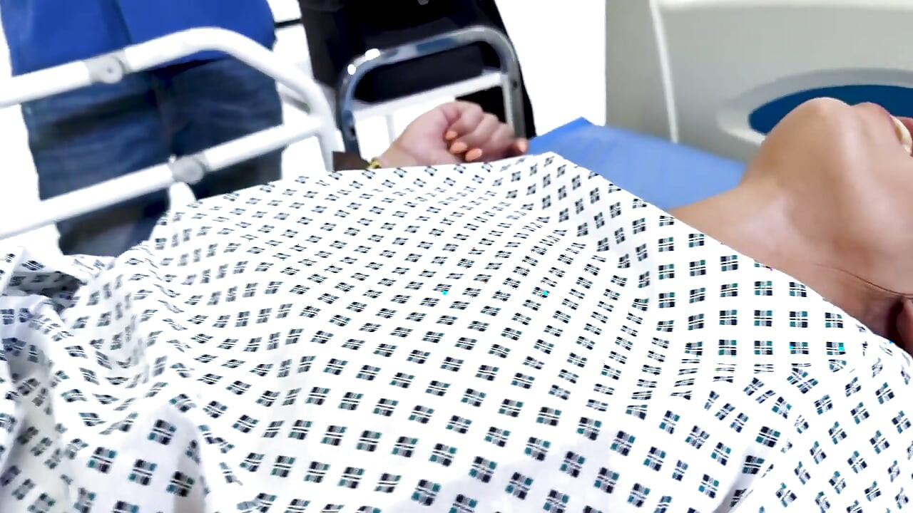 Lateks Medical Play: Latina w Powściągliwości, Zakneblowany i Made to Orgasm (hd + Bts)