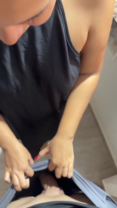 Neighbor calls me at her house to give me supplements for the gym | Clip 2