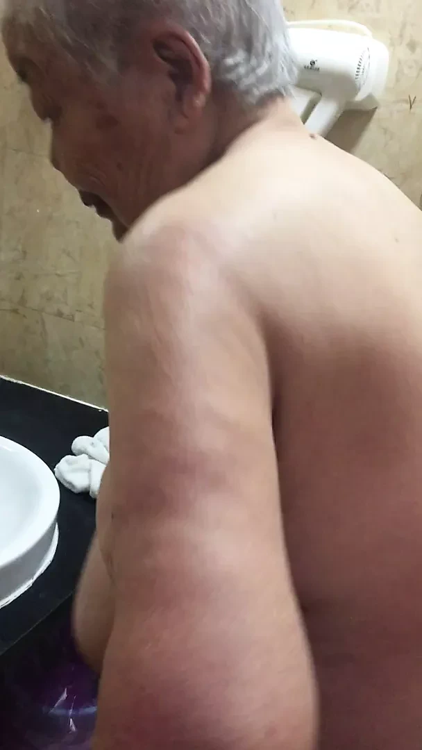 Chubby Chinese Granny With Very Saggy Tits