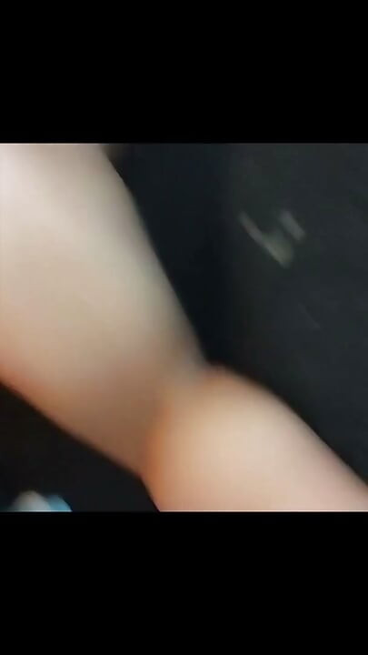 남친이 일하는 동안 남친의 절친이 나를 알몸으로 발견하게 했다