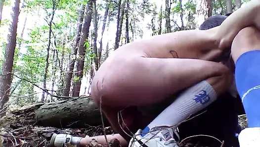 Dışarıda sikişiyor