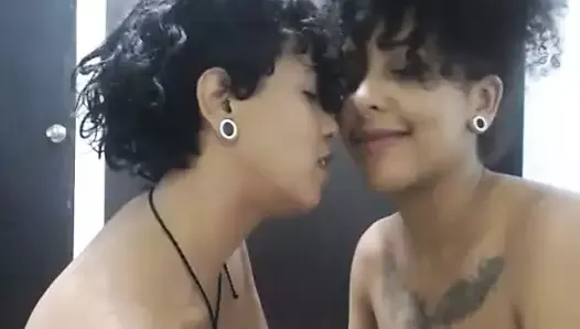 Beaux seins et lesbiennes brésiliennes sexy
