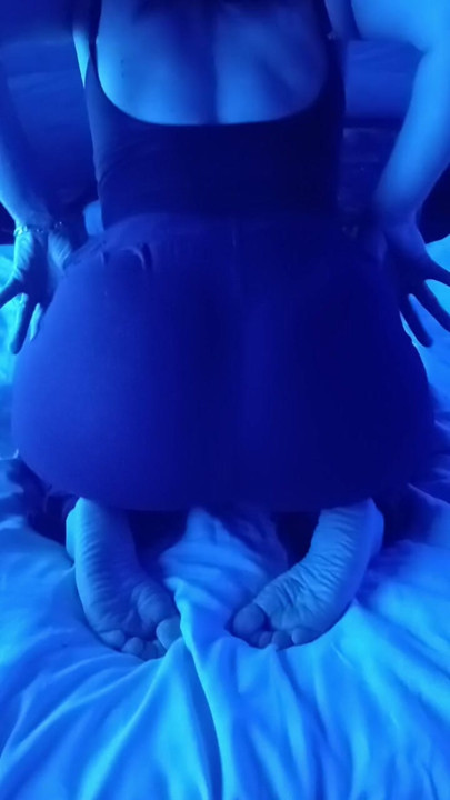 Keldai MILF saya yang besar dan sangat panas menggembirakan anda tamak 🫦🥵 saya jadi bayangkan diri anda di tempat isteri saya yang memegang kamera