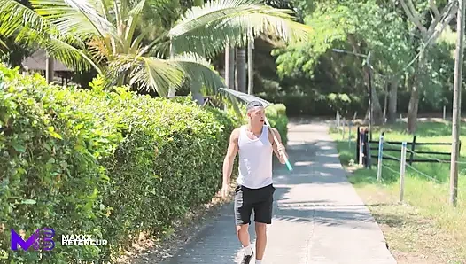 Big-bootied girl stranded on the road has outdoor sex with a gardener - Max Betancur & Salome Gil