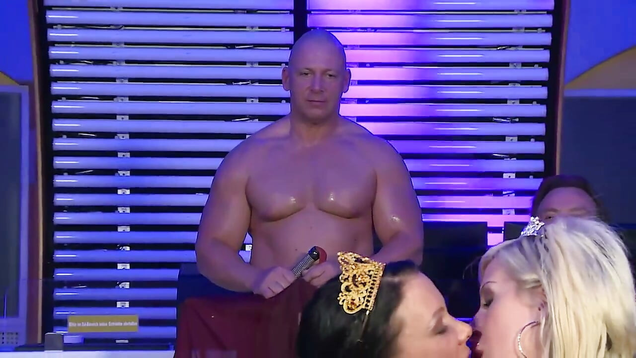 Orgia selvagem para cadelas sexy apaixonadas