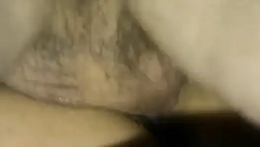 Dampfiger dreier mit vollbusigen brünetten und milchiger leidenschaft