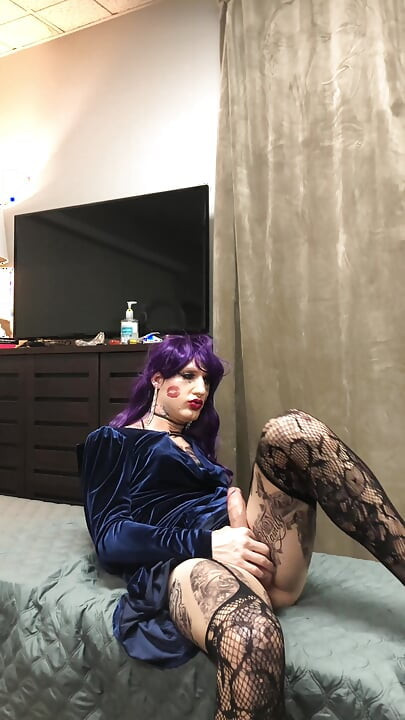 Extremely Hot Tatted Sissy Masturbation