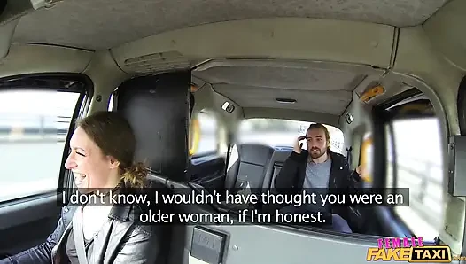 Fake Taxi - знойный водитель получает попробуй член студента