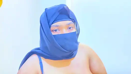 Кто понимает сексуальные потребности моей киски? Теперь я не могу контролировать свой секс и использовать огурец как хуй