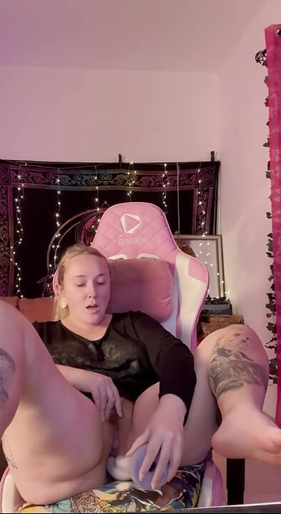 거대한 딜도 사용