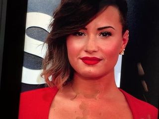 Трибьют спермы для Demi Lovato