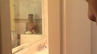 In tha shower, out the shower: фінальна сцена