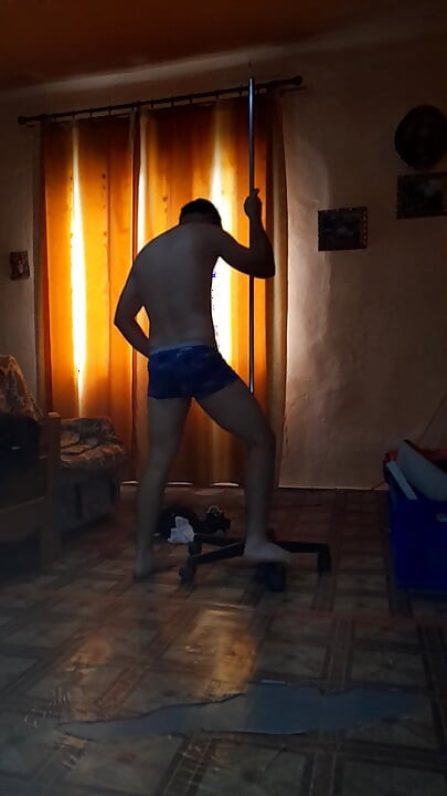 Daeros's doing for fans pole dance