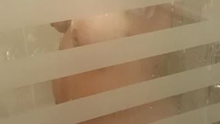 Meine Frau in der Dusche in Dubai