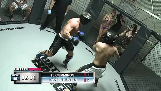 Büyük götlü sarışın kutu kazananını götü ve amcığıyla sikmeyi seviyor