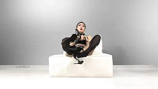 Она наслаждается упражнениями во время ношения чулок - Isshiki Shizuka 02