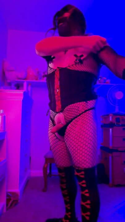 Toying solo TheXD needs new outfits send me some! Thanks you