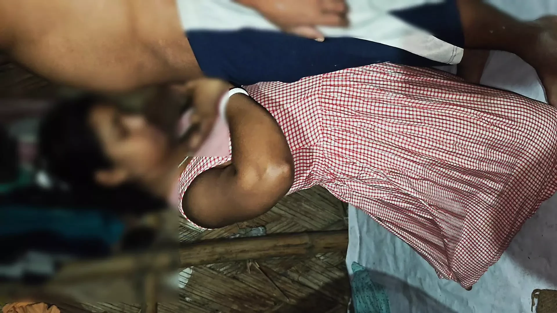 Desi zgodna studentkinja se jebe sa muslimankom