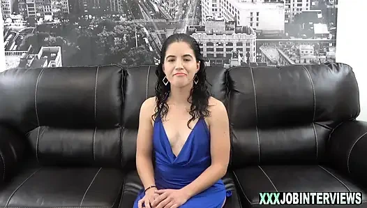 Милфа с XL половыми губами делает анал, чтобы выйти вперед