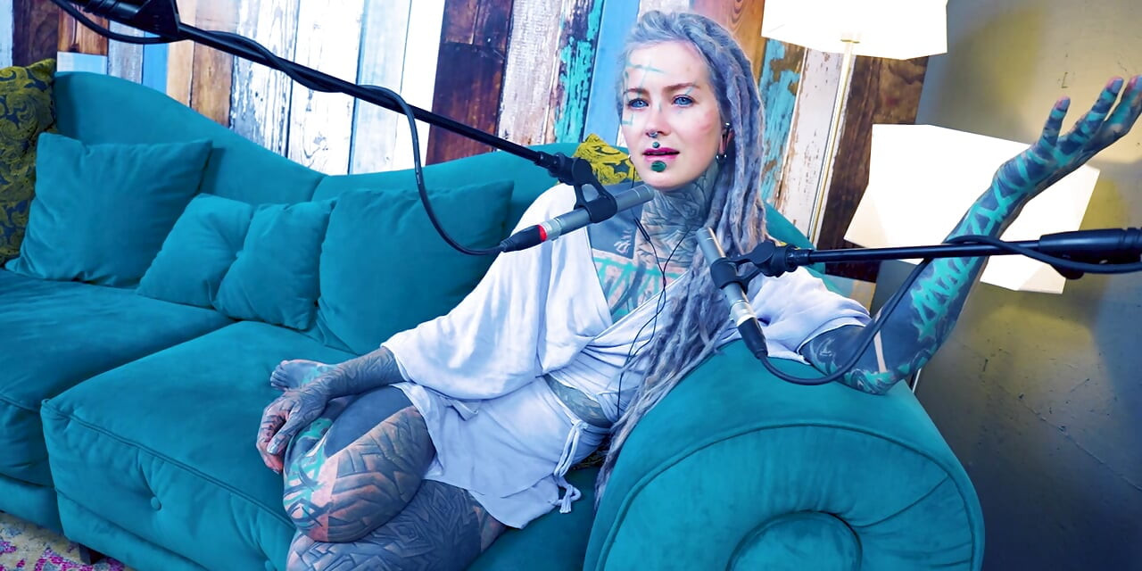 Ich spreche über S - Shame - ASMR podcast SFW spricht goth dünnes mädchen dreadlocks tattoo-modell inked mädchen