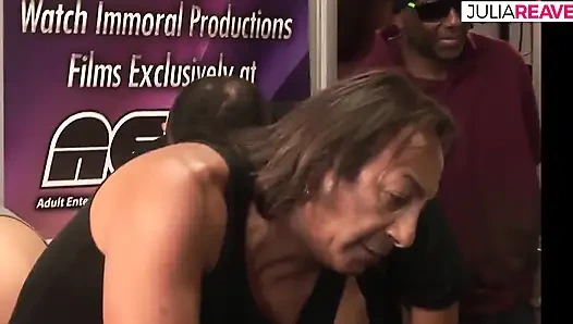 MILF's first bukkake gangbang in Munchen