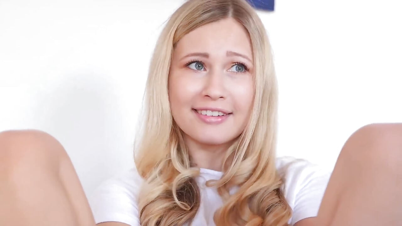 उसका खिलौना कंपन करता है, लेकिन आप उसे अपने हाथों से नहीं छू सकते