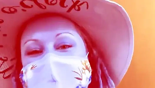 Сисси-шлюшка тренируется все версии пляжного видео