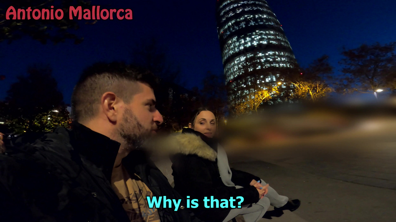 在我丢了airbnb后，热辣的大屁股西班牙人邀请我去她的酒店房间