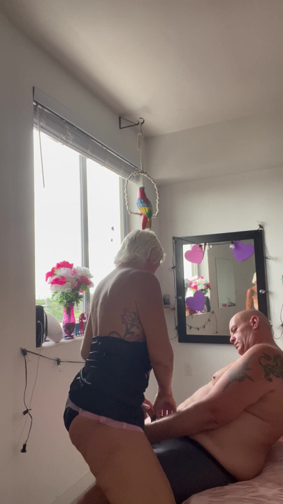 Pornstar Greek Goddess Steph πιπίζει πούτσο σε αυτό το ερωτικό βίντεο. | Κλιπ 1