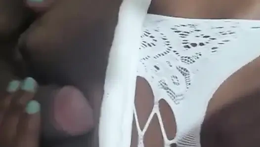 Cewek semok kulit putih dengan toket aduhai lagi asik masturbasi