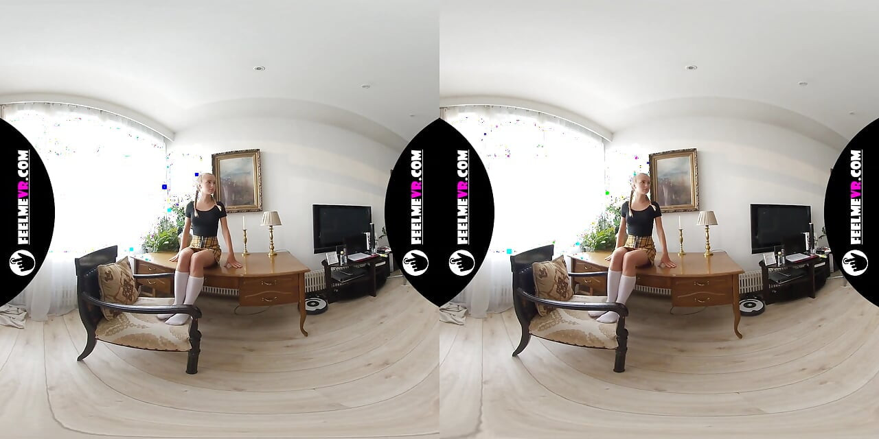 Layza Teeny Model Naked in Photoshoot 3D Vr180 Backstage