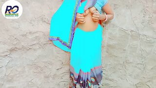 Village ki bhabhi ne saree finger karke ke man ki niyat Badal dali saree removing finger show and chudai