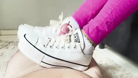 Cumming prematurely on her feet
