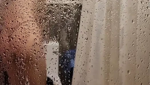 Lihat adegan mandi beruap ini dengan simon telanjang panas