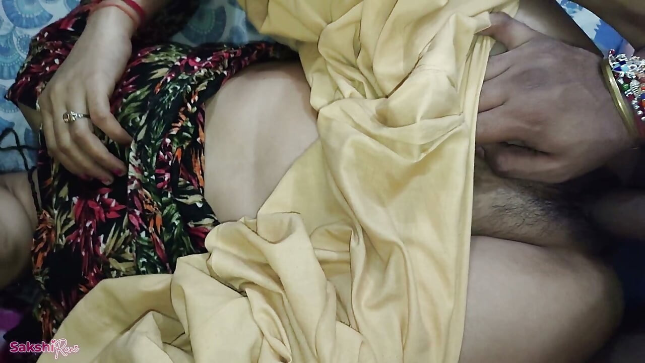 Shadi baad Ghar aayi stepsister room me,, taange uthake Leti Stepbrother ne akele dekh, chod di chikni cream chut chudai hindi