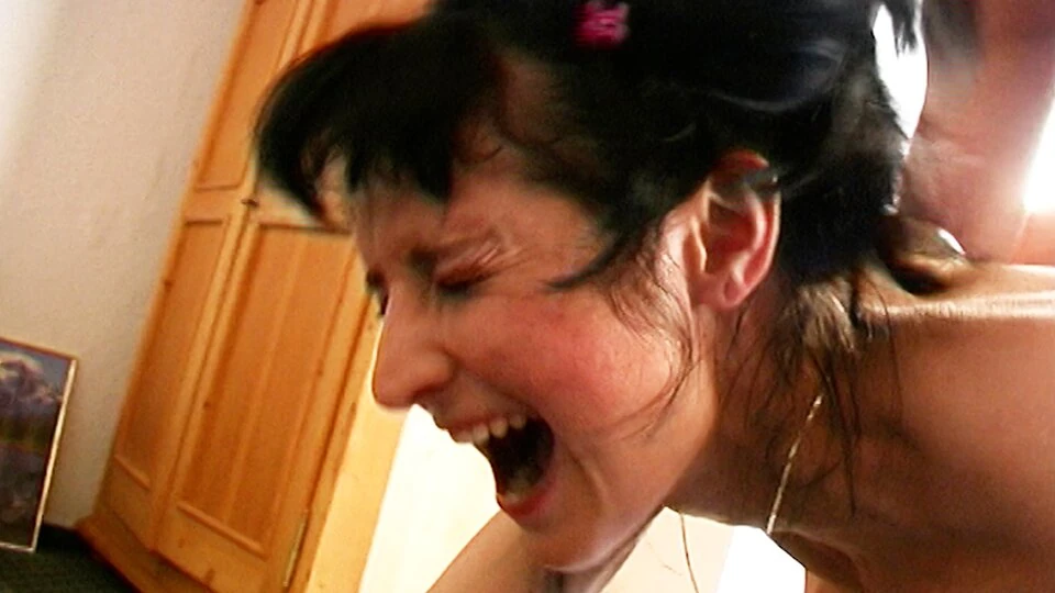熟女人妻在色情片选角时被陌生男人干菊花